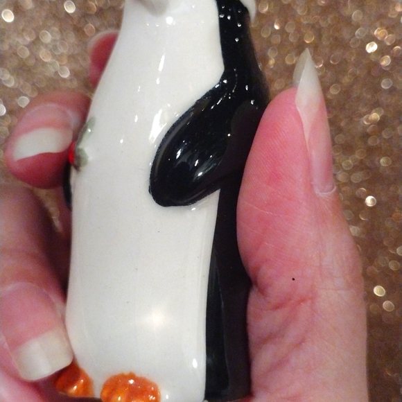 Penguin Salt & Pepper Shakers - Picture 6 of 10